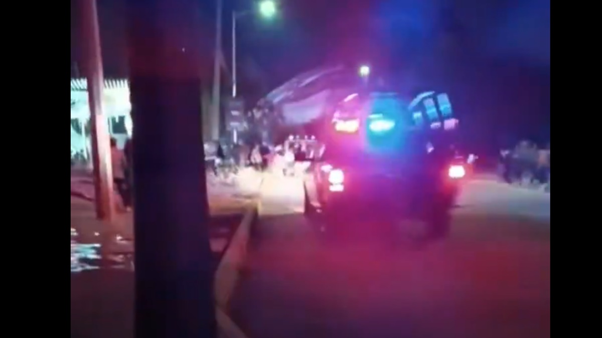 Alarma en el Centro Expositor! Se reporta una riña con varias personas involucradas.