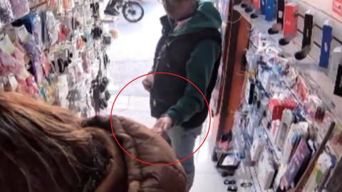 Robo en segundos! Ladrón se lleva celular en Texmelucan sin que nadie lo detenga