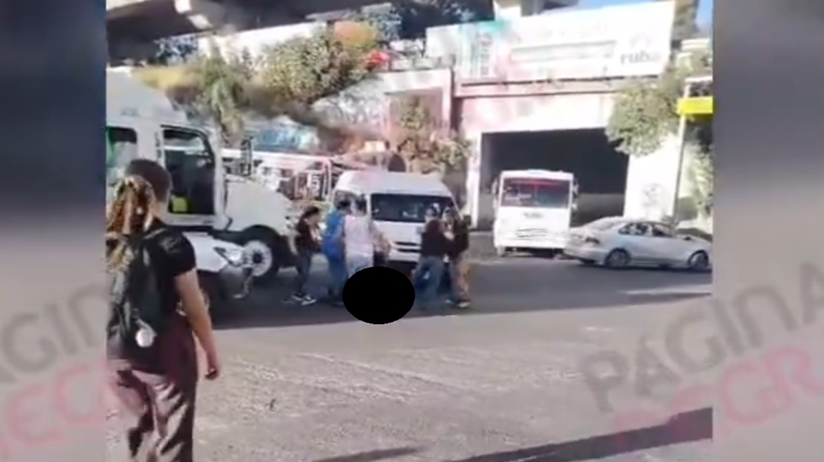 ¡Se desata riña entre trailero y pasajeros de combi en pleno tráfico de FINSA! (VIDEO)