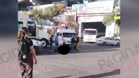 ¡Se desata riña entre trailero y pasajeros de combi en pleno tráfico de FINSA! (VIDEO)