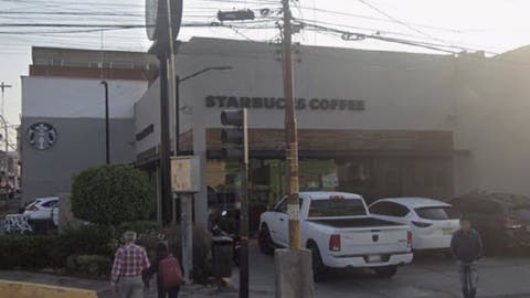 ¿Robo sospechoso? Asaltan Starbucks en Puebla y solo despojan a clientes, ¡la tienda queda intacta!