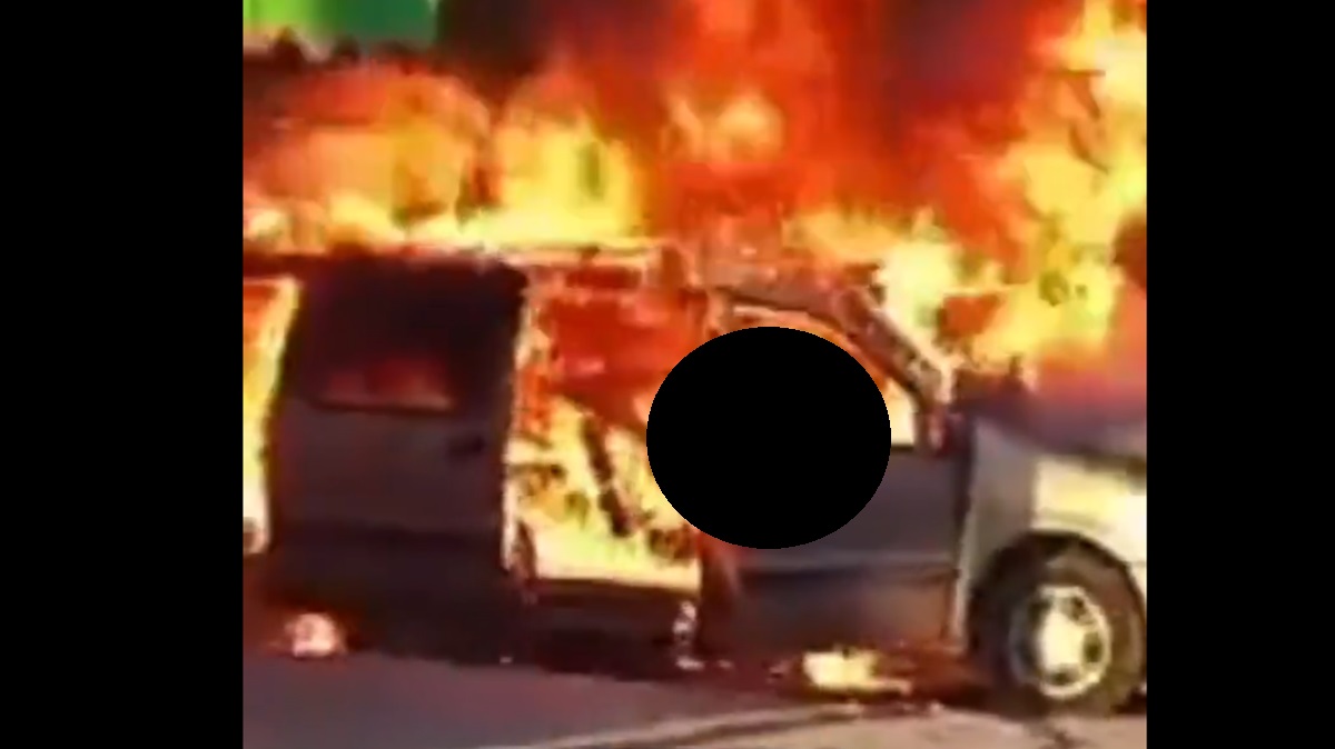VIDEO Pánico entre vecinos tras camioneta en llamas en colonia Guadalupe Hidalgo
