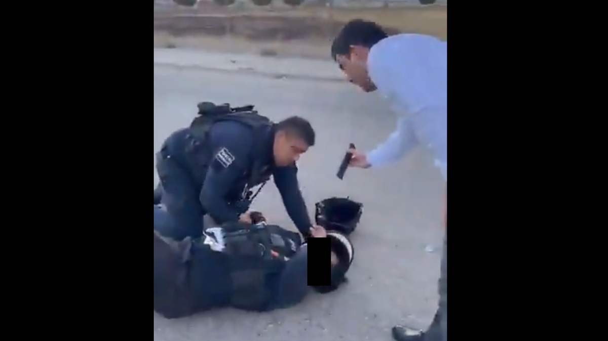VIDEO Exhiben a funcionario del IEEPO en estado de ebriedad tras atropellar a policías