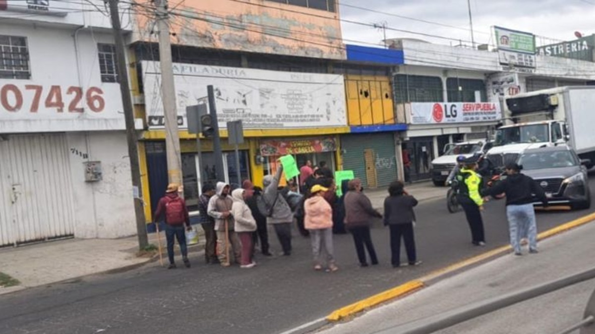 Protesta en Puebla: Vecinos Bloquean la Diagonal Defensores por Falta de Agua