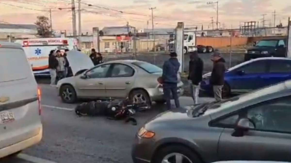 Motociclista Ebrio Impacta Contra Vehículo Detenido en Carretera Atlixco-Puebla