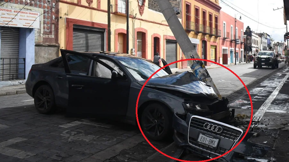Poblano Destroza su Audi de Casi un Millón de Pesos al Chocar Contra un Poste de Luz en el Centro