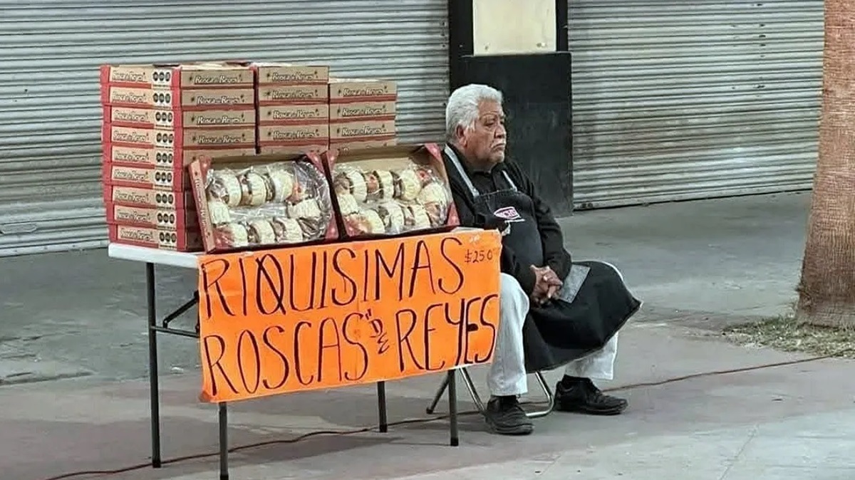 ¡Conmovió a todos! Abuelito no vendía sus roscas de Reyes y terminó recibiendo apoyo masivo