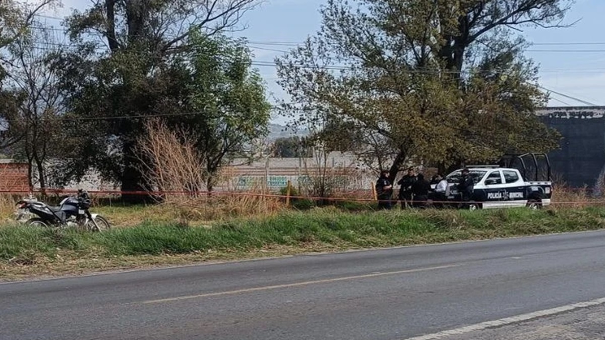Macabro hallazgo: localizan cadáver a un costado de la México-Puebla en San Cristóbal Tepatlaxco