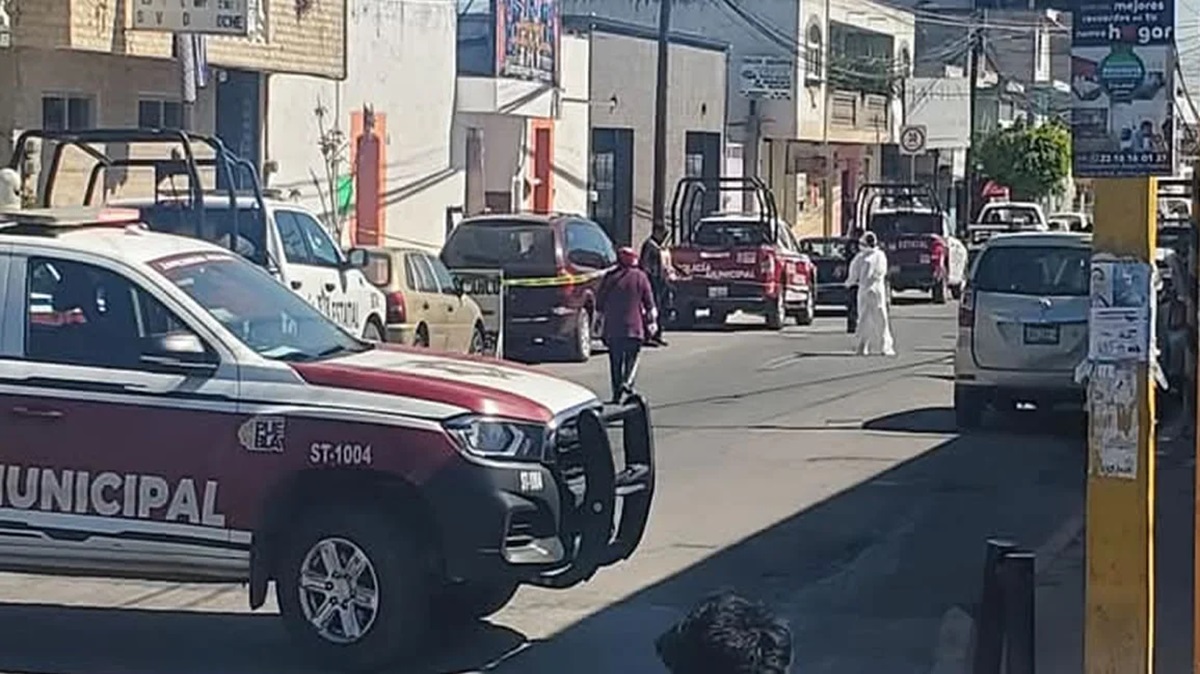 Abandonan camioneta con cadáver torturado en pleno Centro de Tepeaca
