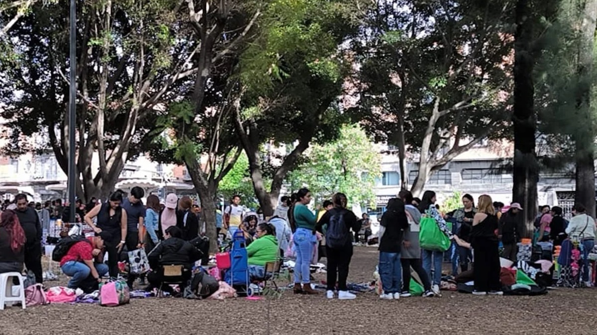 ¡Tensión en Puebla! Riña entre ambulantes y ‘nenis’ desata caos en el Reloj de El Gallito