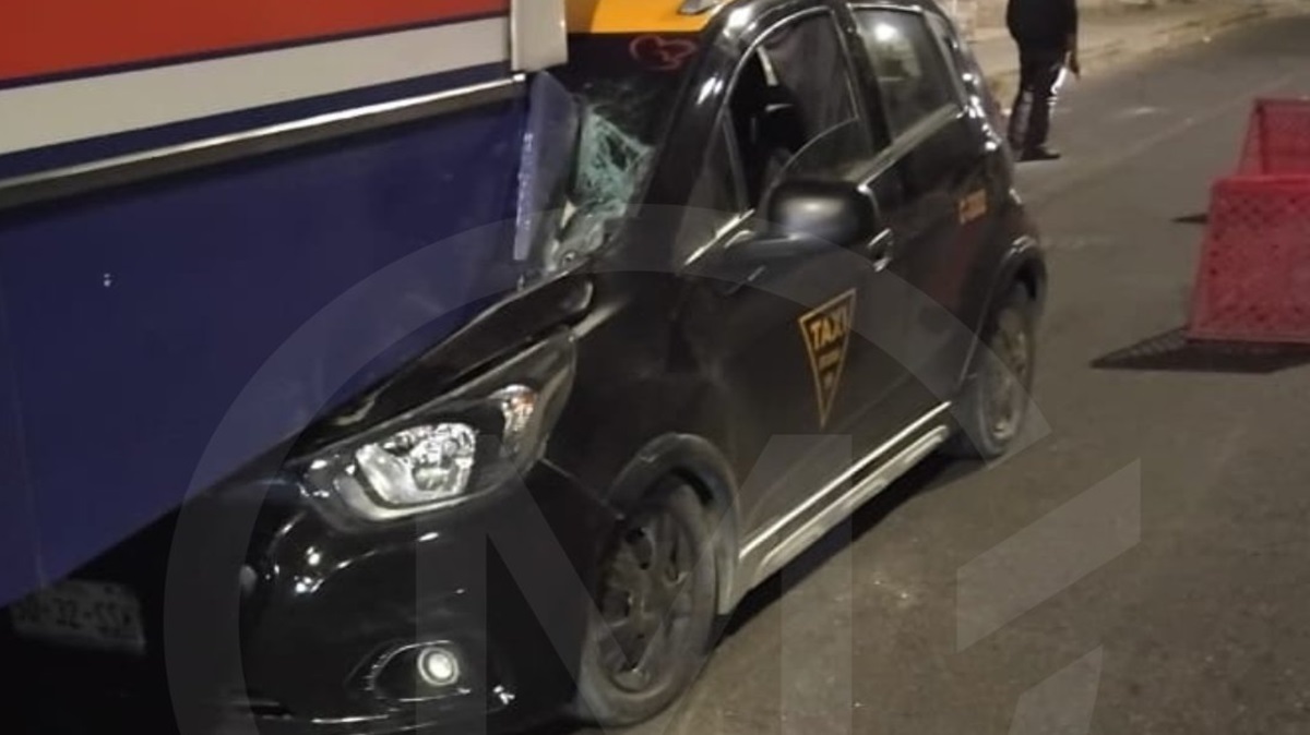 FUERTE Choque entre taxi y ruta Cre-Madero en Lomas de San Miguel; reportan tráfico hacia el Cereso de San Miguel