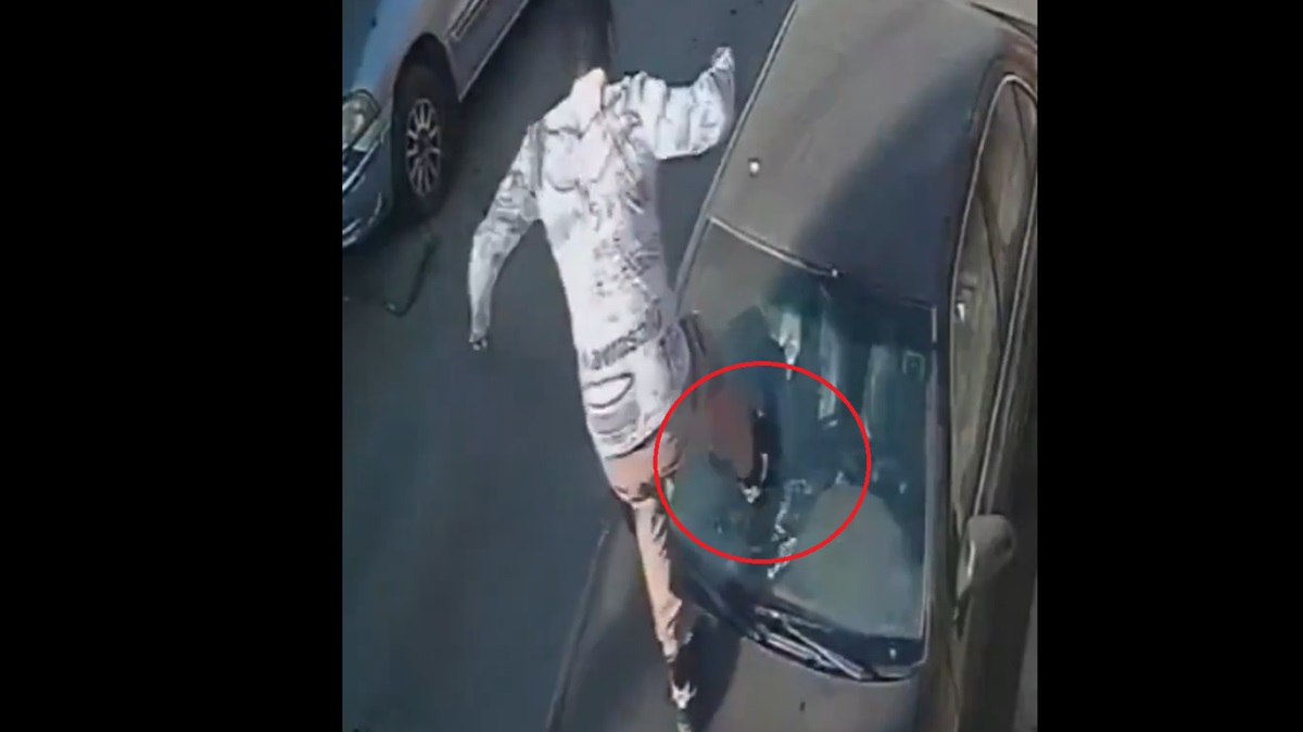 VIDEO Captan Vandalismo a autos en la Colonia Joaquín Colombres, Puebla