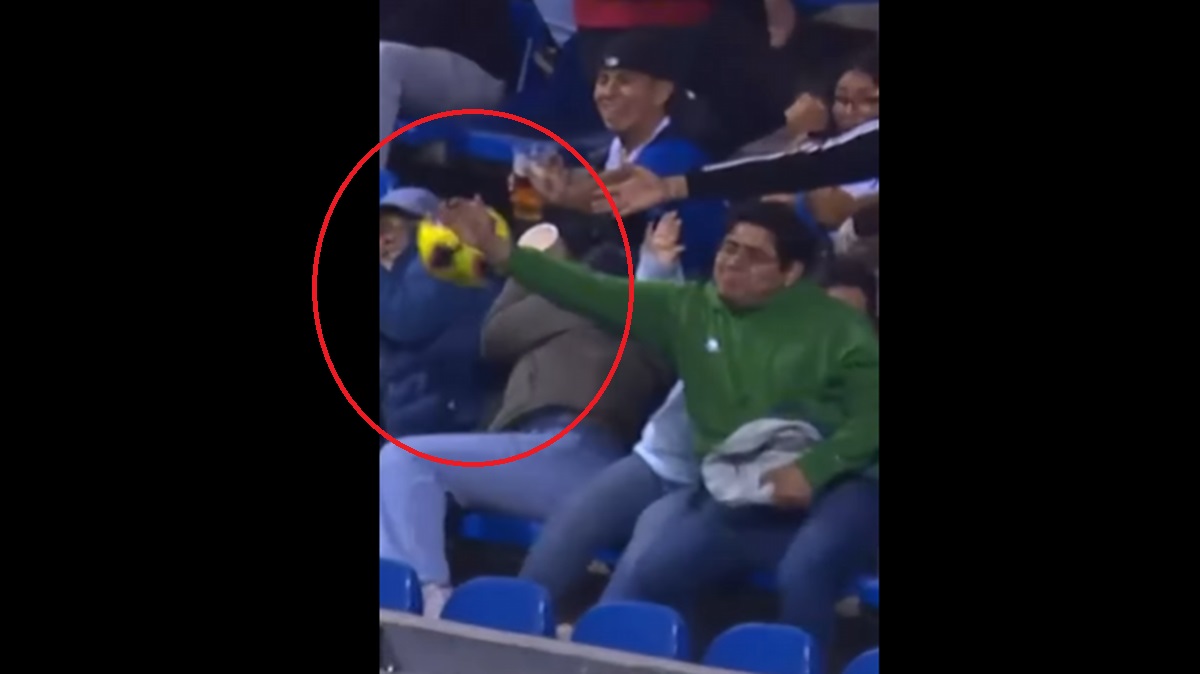 VIDEO | Poblana recibe tremendo balonazo en el Estadio Cuauhtémoc durante el Puebla vs. Mazatlán