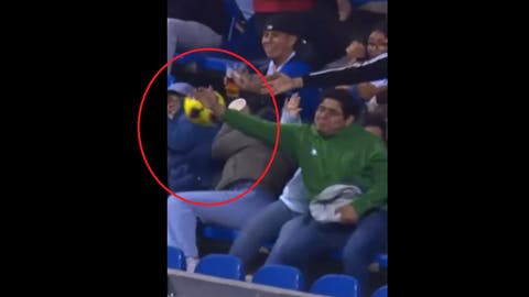 VIDEO | Poblana recibe tremendo balonazo en el Estadio Cuauhtémoc durante el Puebla vs. Mazatlán