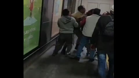 VIDEO Zafarrancho en Estación de RUTA: Guardia de Seguridad Golpea Brutalmente a Joven de 17 Años