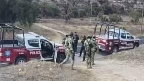 Comando armado balea a dos hombres y les roba su camioneta en la Tehuacán-Orizaba