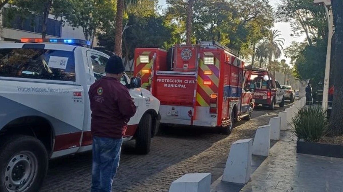 ¡Pánico en la Avenida Juárez! Ladrones robaron un medidor de gas, provocando una peligrosa fuga en plena madrugada