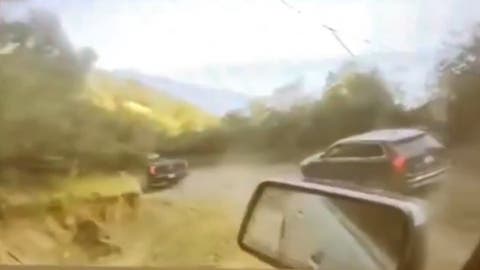 Comando armado asalta y roba camionetas a dos familias en carretera Magueyes-Atzitzintla (VIDEO)