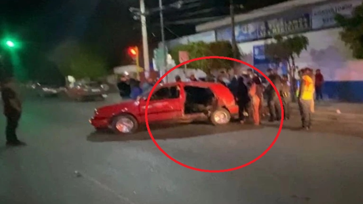 ¡Se arma la campal en Tehuacán! Un conductor ebrio provoca un fuerte choque y desata una trifulca con decenas de personas.