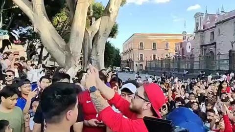 Celebración de “Bicholovers” en Puebla: Más de 200 Fanáticos Inundan el Zócalo por los 40 Años de Cristiano Ronaldo