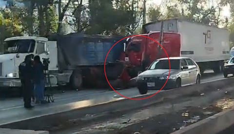 Jueves de Caos en la Autopista México-Puebla: Fuerte Accidente Entre Tráiler y Camión de Carga