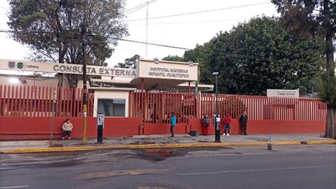 Madre lleva a su bebé al hospital sin vida y dice que cayó, pero médicos descubren la aterradora verdad