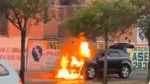 VIDEO Alerta: Camioneta en llamas sobre la 11 Sur, a la altura de San Bartolo