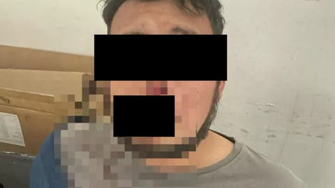 ¡Borracho desquiciado! Agrede a una mujer y golpea a policías en Puebla