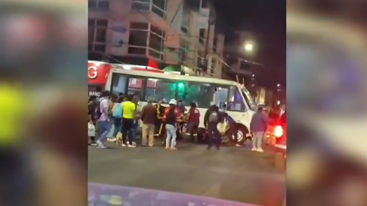 Choque entre moto y ruta 4 en Puebla deja dos mujeres lesionadas en la 25 Poniente