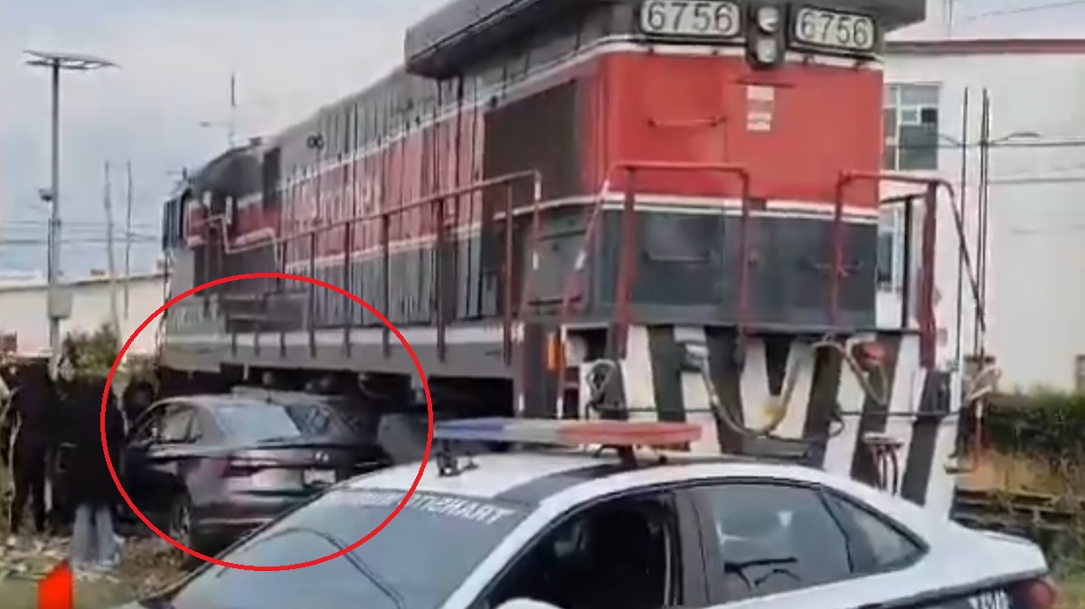 ¡Otra vez! Tren impacta a vehículo en Cuautlancingo: ¿imprudencia o descuido?