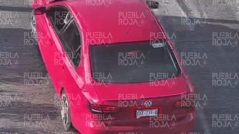 Última Hora: ¡Auto robado interceptado en la Recta a Cholula! Tres detenidos tras persecución policial