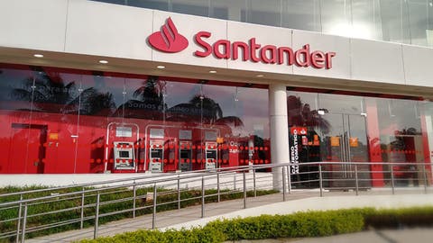 Otro Robo a plena luz del día en Puebla: Despojan a hombre de 200 mil pesos tras salir de un banco Santander