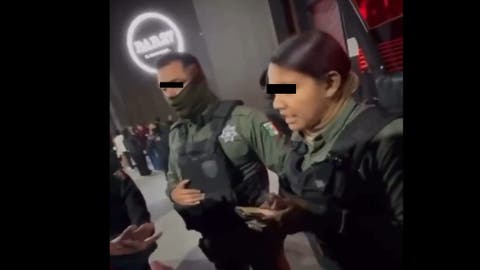 ¡Indignante! Revelan momento en que Policías municipales presenciaron brutal golpiza de cadeneros del Mallet y no intervinieron (VIDEO)