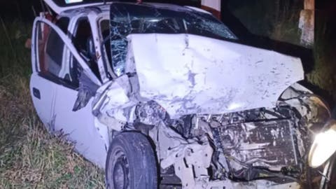 Vehículo queda destrozado tras accidente en la autopista México-Puebla; genera tráfico la madrugada del 24 de febrero