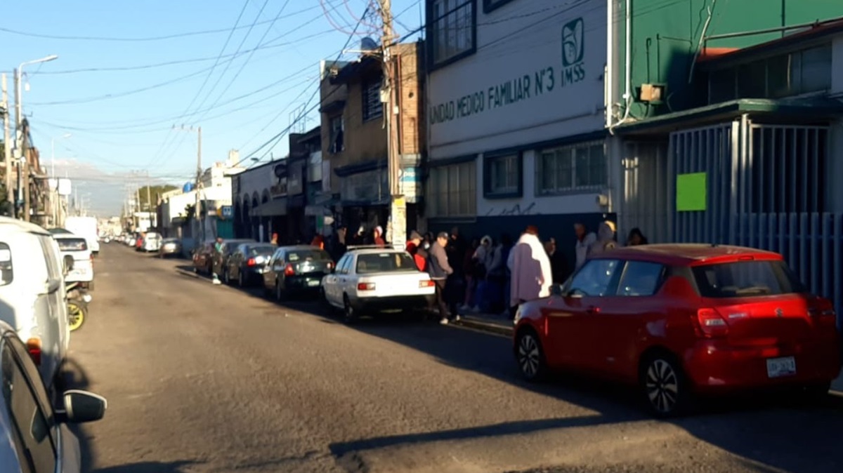 Última Hora: Violento asalto en la Clínica 3 del IMSS en San Felipe Hueyotlipan: delincuentes huyen con medicamentos controlados