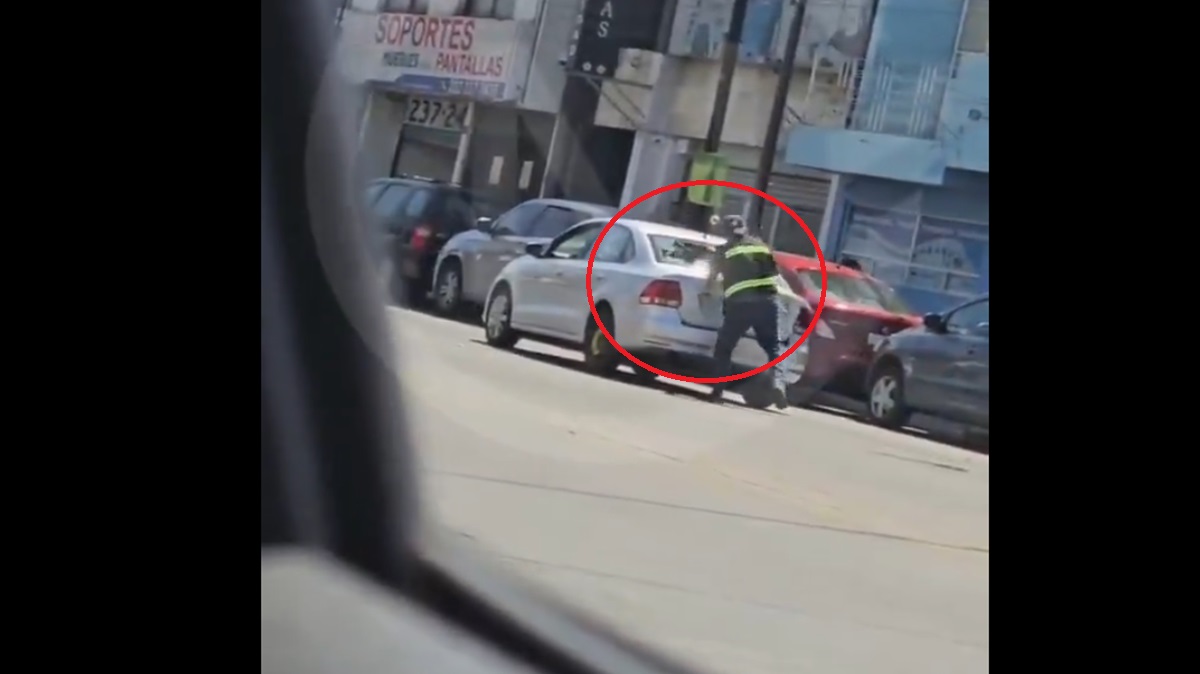 VIDEO Caos y furia en la 31 Poniente: Pelea entre conductores termina en cristalazos y destrozos
