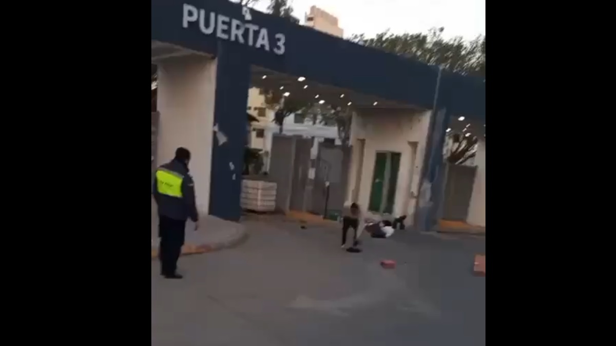 ¡Tensión en la BUAP! VIDEO Se registra enfrentamiento en CU, acusan a “grupos infiltrados”