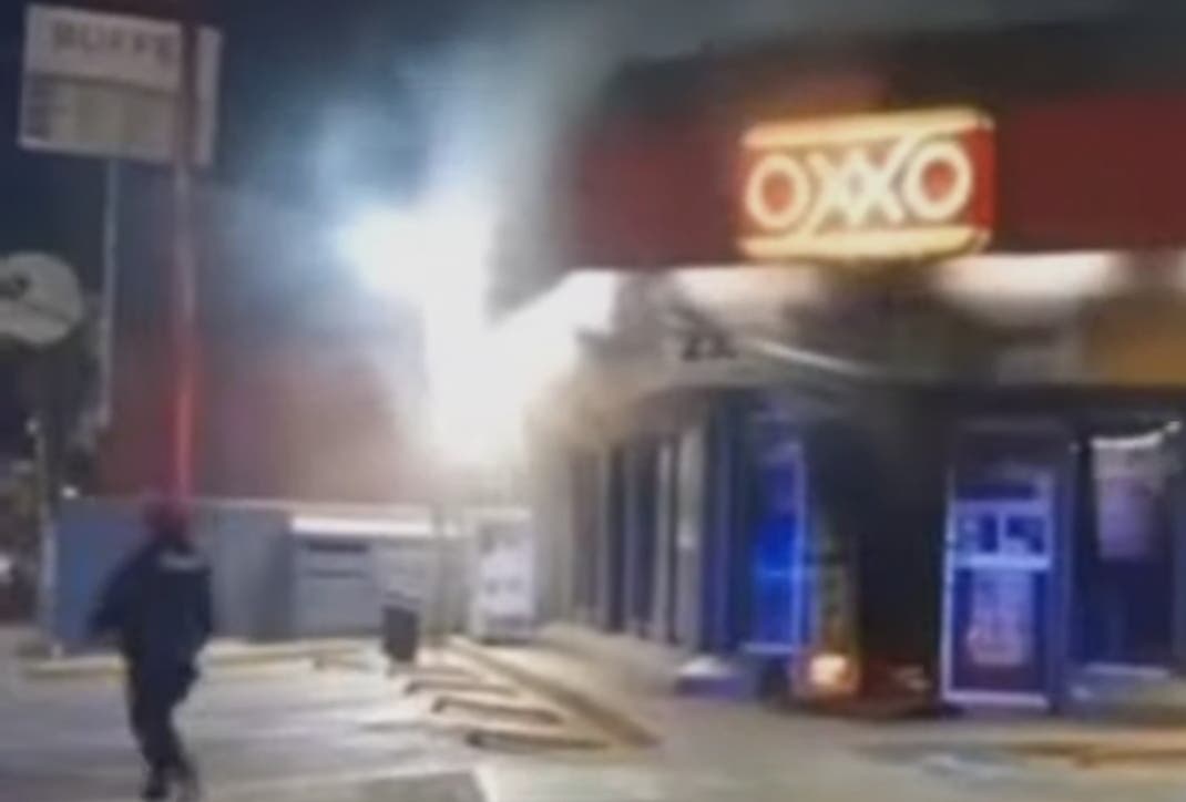 VIDEO: Noche de terror en Puebla: Balacera en El Valle deja dos policías muertos e incendian un Oxxo en Bosques de San Sebastián