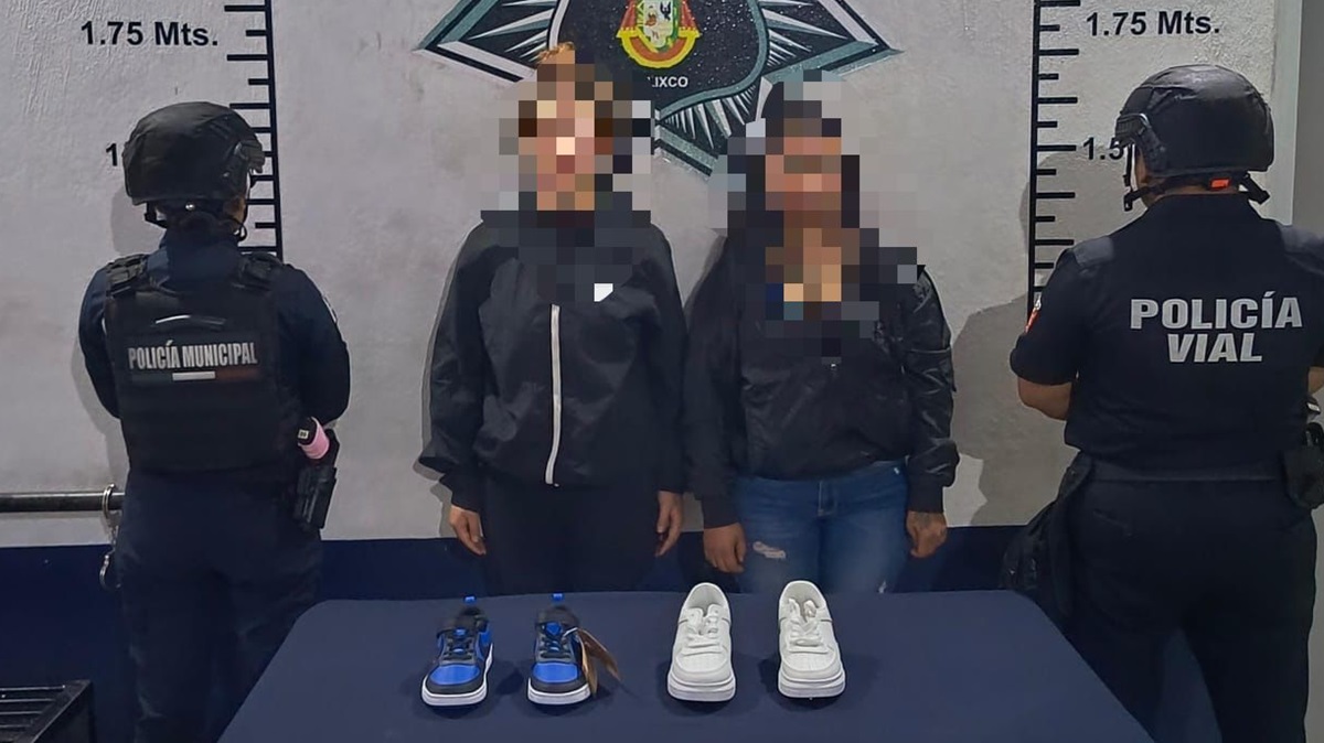 Detienen a Dos Mujeres por Robo en Zapatería de Puebla