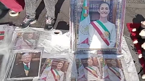 Ambulantes Venden Fotografías Oficiales de Claudia Sheinbaum y AMLO por miles de pesos en el Zócalo