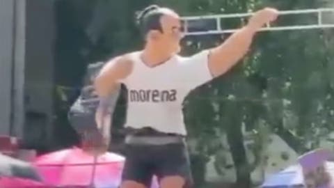 Marcha 8M: Llevan piñata de Cuauhtémoc Blanco tras acusaciones de abuso