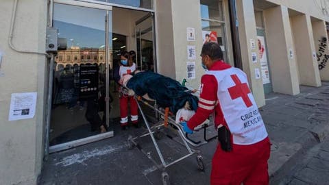 Indignación en San Luis Potosí: Adulta mayor es trasladada en ambulancia para desbloquear su cuenta bancaria