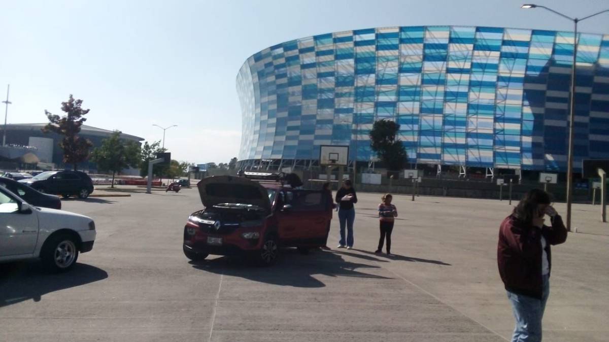 Cobran, pero No Cuidan: Vandalismo y Robo de Autopartes en el Estadio Cuauhtémoc