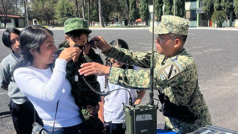 El Honor de un Pequeño Soldado: Sara Danae, la Niña que Conmovió al Ejército Mexicano