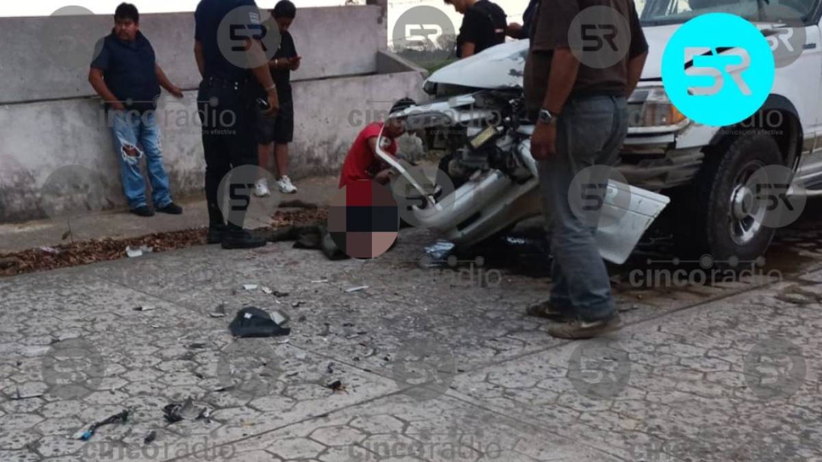 Accidente en Hueytamalco: Joven motociclista sufre graves lesiones tras impactar contra camioneta