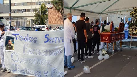 Rinden homenaje a José Fernando, enfermero del IMSS asesinado en asalto en la federal a Tehuacán