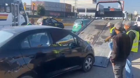 Operativo en Vía Atlixcáyotl: Aseguran tres taxis piratas