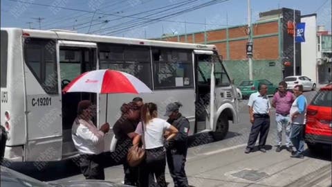 Impactante: Mujer Empuja a Otra Desde un Transporte Público en Plena Marcha en Puebla