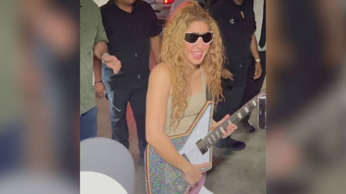 Un regalo brillante: Shakira recibe una guitarra artesanal en Monterrey