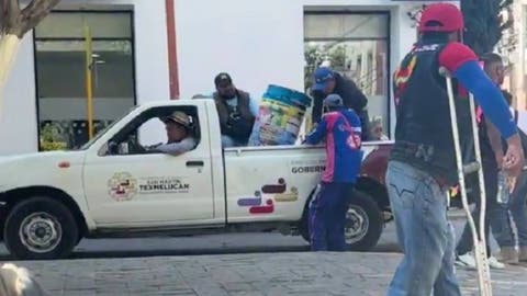 Indignación: le quitan su mercancía a abuelito vendedor de BonIce en San Martín Texmelucan